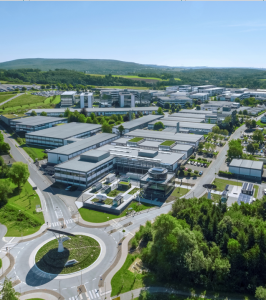 Das Bild zeigt das Betriebsgeländer in Blomberg von Phoenix Contact aus der Vogelperspektive