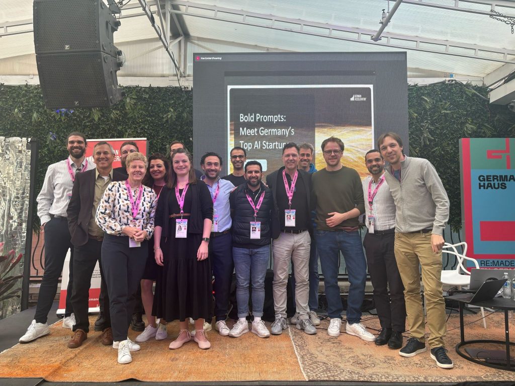 Auf dem Bild sieht man die Teilnehmer der Innovationskonferenz SXSW. Dabei sind auch Milad Geravand und Simon Fiechtner