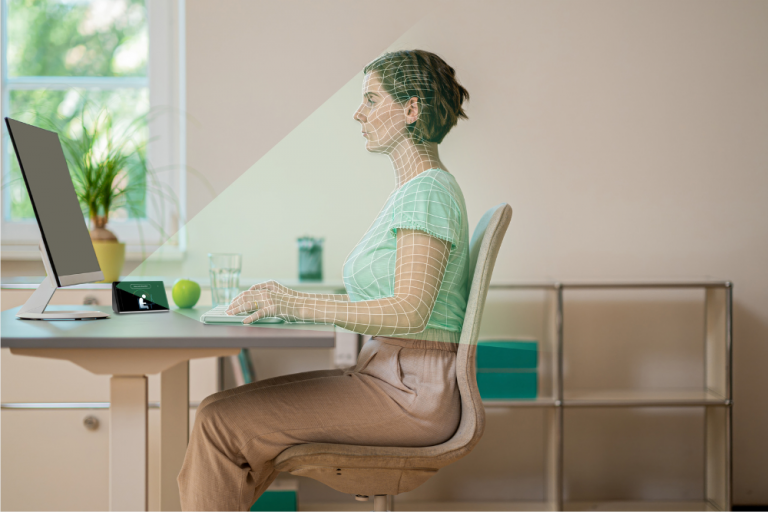 Isa auf dem Schreibtisch. Es wird angedeutet, wie der Sensor die Person erkennt