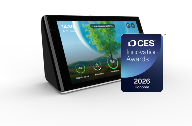 Employee performs a movement exercise at the desk, which was demonstrated by Isa - ergo move.